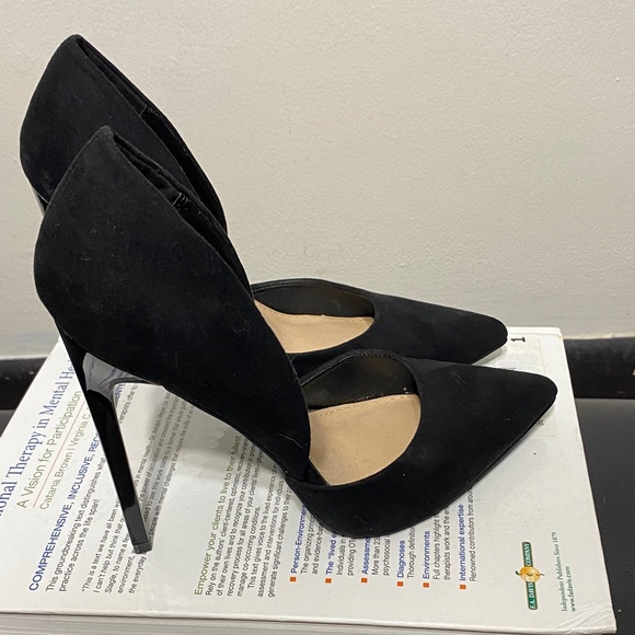 JustFab Classic Black Pointed Heels - Picture 2 of 5